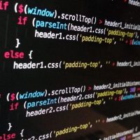查询ip 校对编辑在打印稿上用红笔圈出待核实的字段，纸页边缘写满批注，桌面散落着几支笔